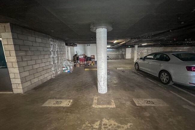 Building Photo - An Enchanted View Townhome