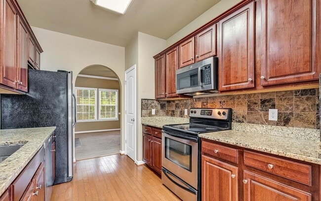 Building Photo - Pine Island Townhomes