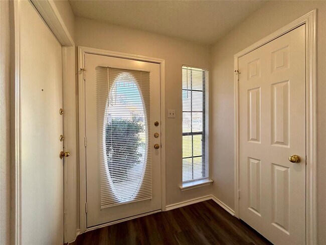 Building Photo - 9315 Kempler Dr