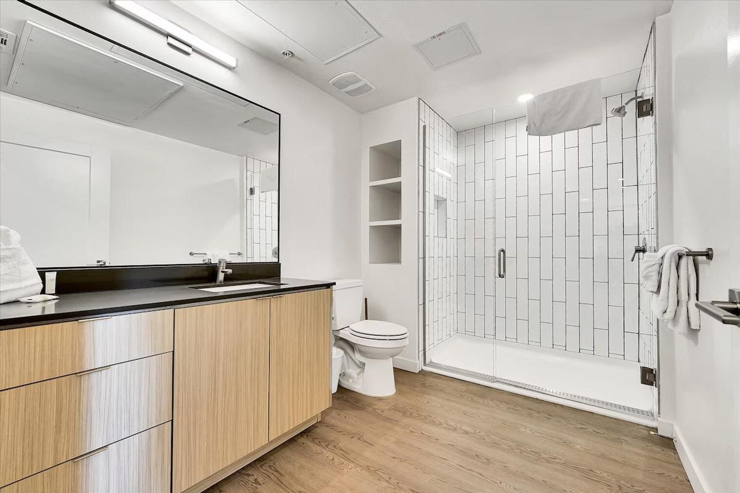 Building Photo - 593 Camino De La Reina