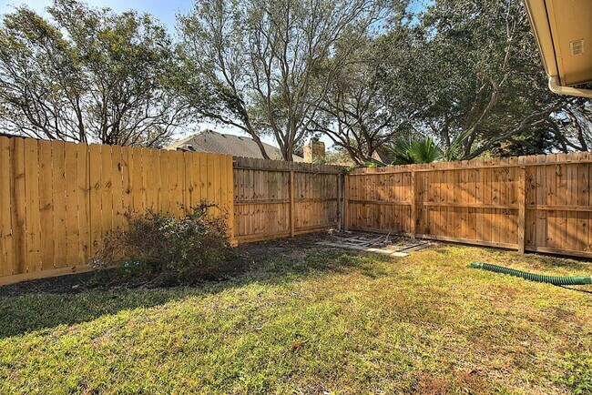 Building Photo - 7642 Dallas St