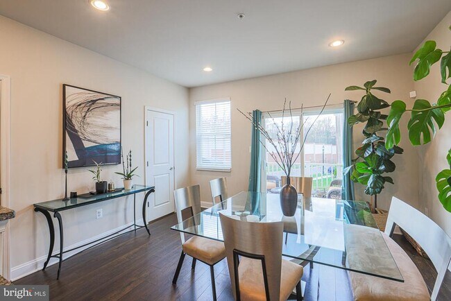 Building Photo - 7104 Druce Way