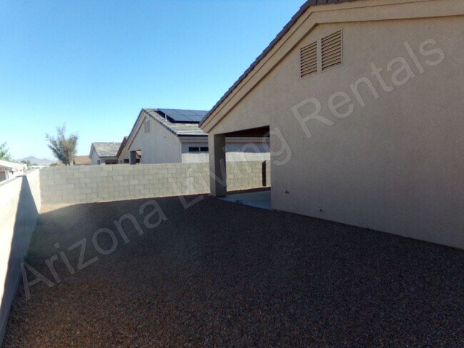 Building Photo - GORGEOUS 3 BEDROOM 2 BATHROOM HOME