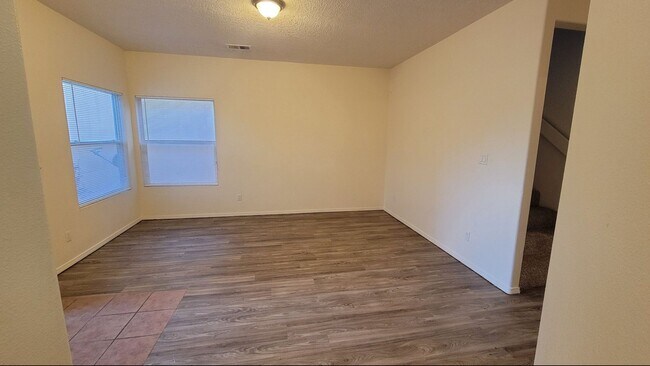 Building Photo - Spacious 4 bedroom in 7 Bar North! Near Cottonwood and Rio Rancho.