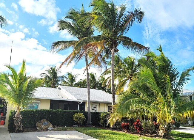 Building Photo - 1903 Robalo Dr