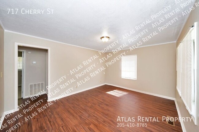 Building Photo - 717 Cherry St