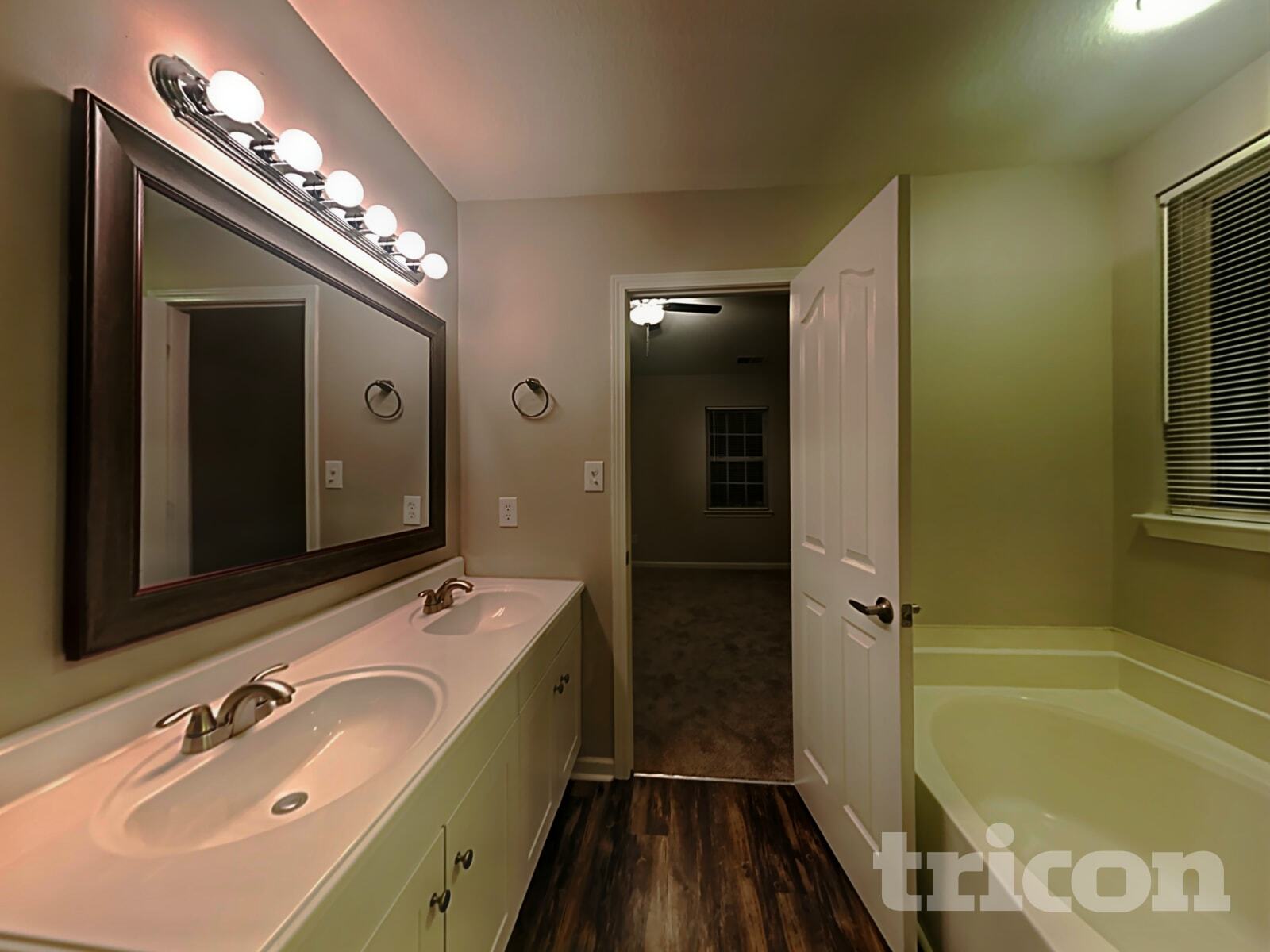 Building Photo - 4037 Dover Downs Dr
