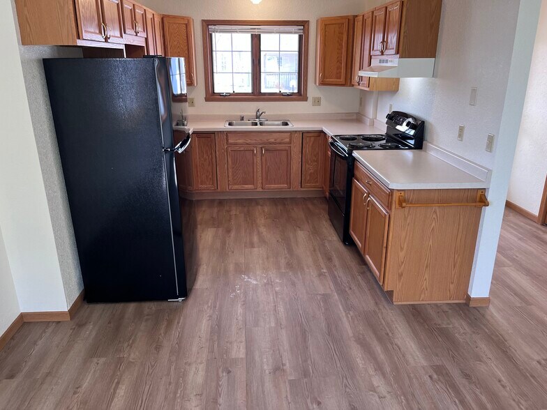 Building Photo - 996 Primrose Ln