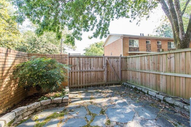 Building Photo - 120 Biscayne Dr NW