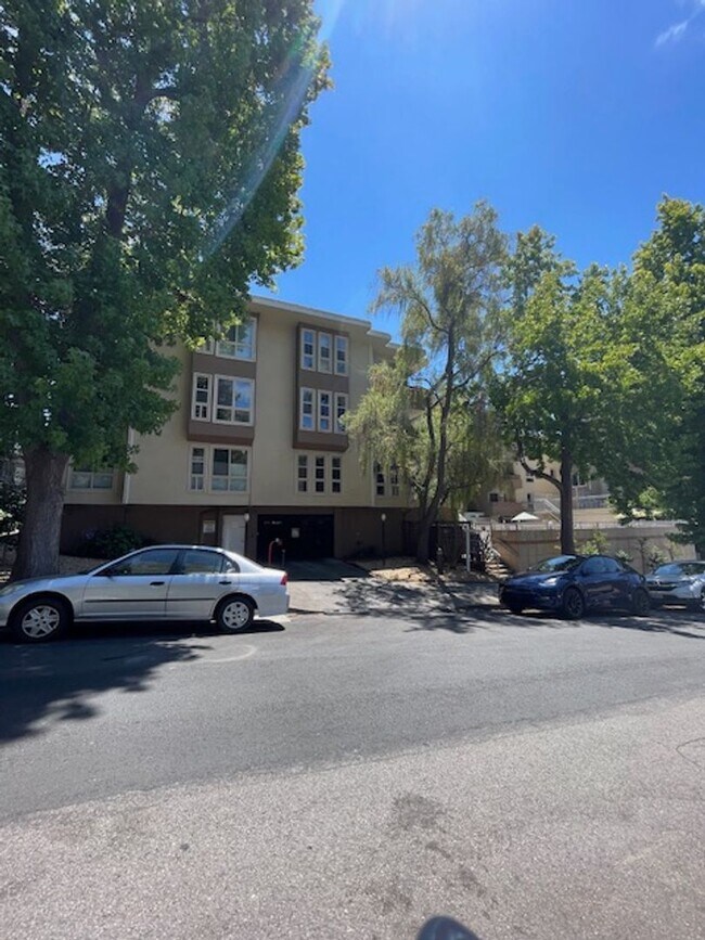 Building Photo - 00590