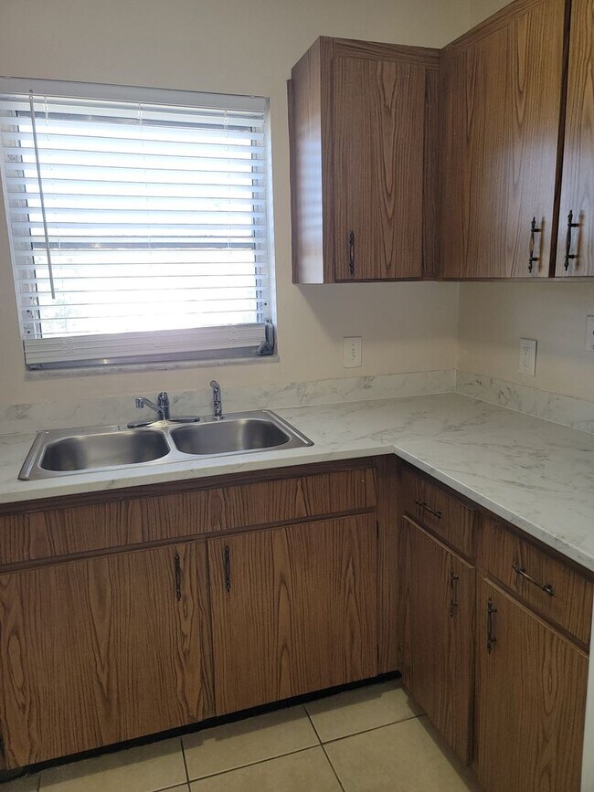 Building Photo - Prime Location for a great price!