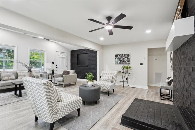 Building Photo - 3885 Strawberry Plains Rd