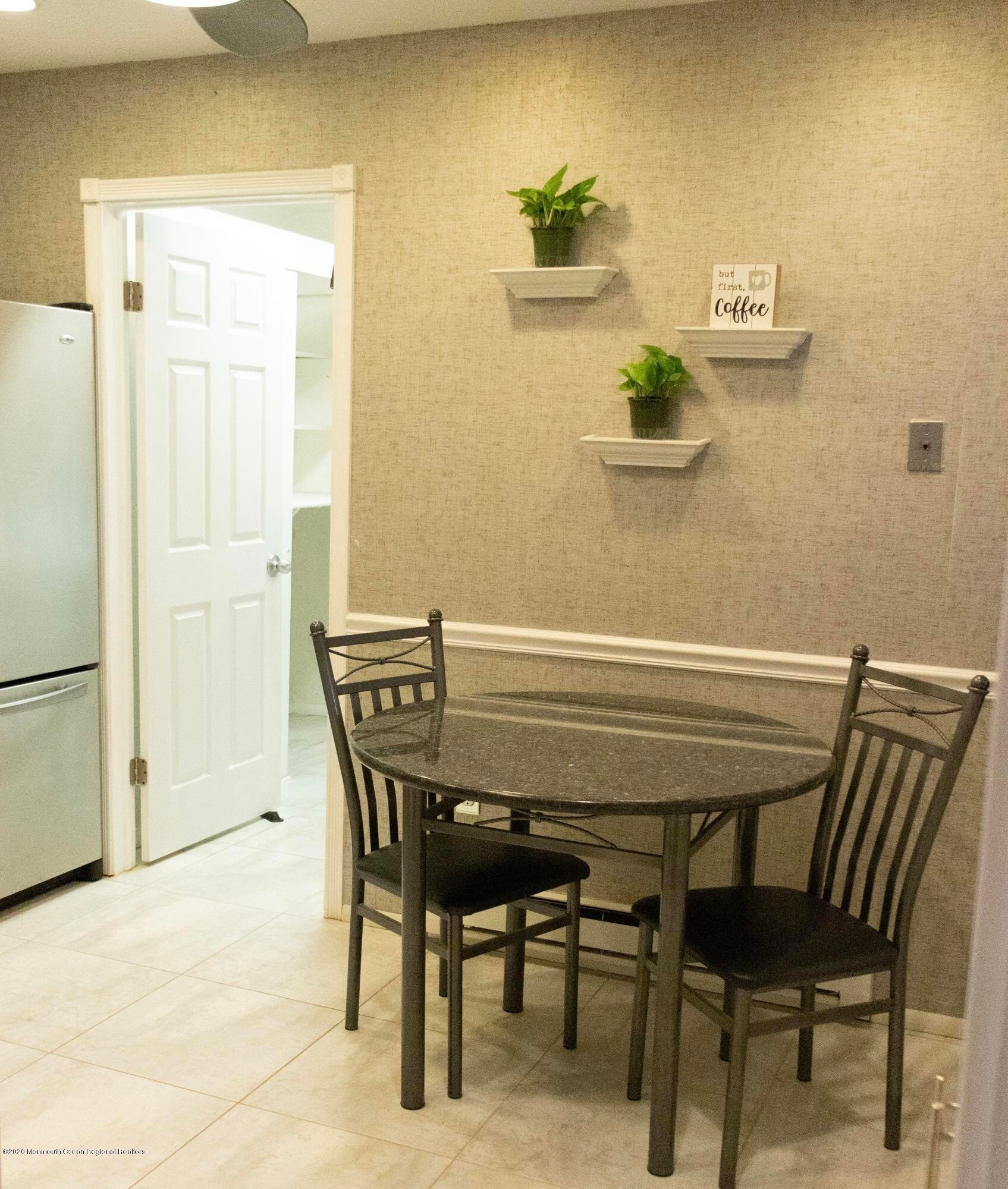 Building Photo - 107 Amberly Dr