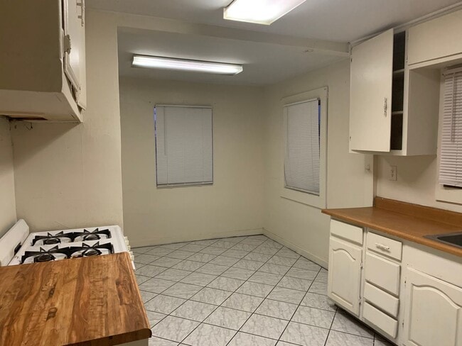 Building Photo - 1815 Potomac Ave