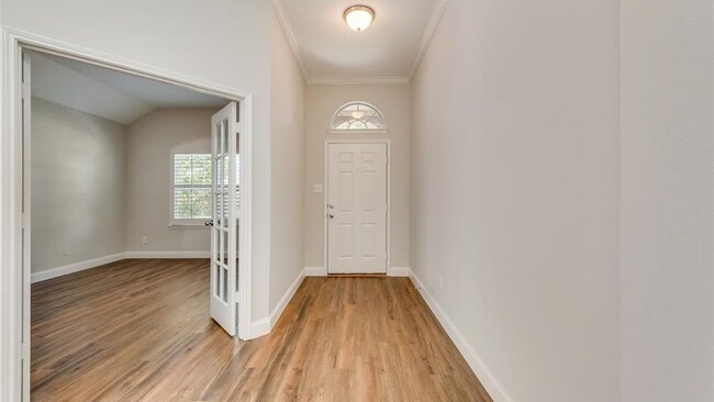 Building Photo - 10733 Vista Heights Blvd