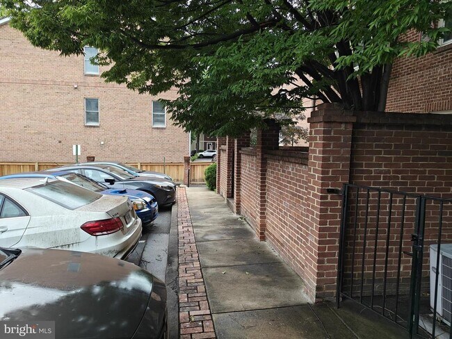 Building Photo - 1116 N Taylor St