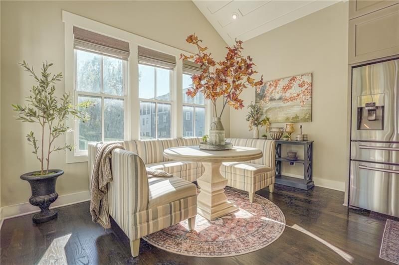 Building Photo - 984 Memorial Walk SE