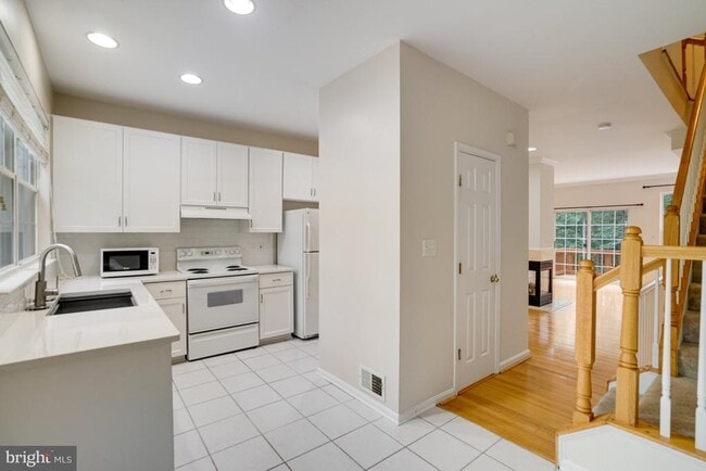 Building Photo - 6490 Tayack Pl