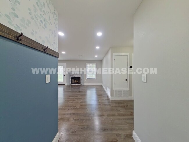 Building Photo - 147 Villacrest Dr