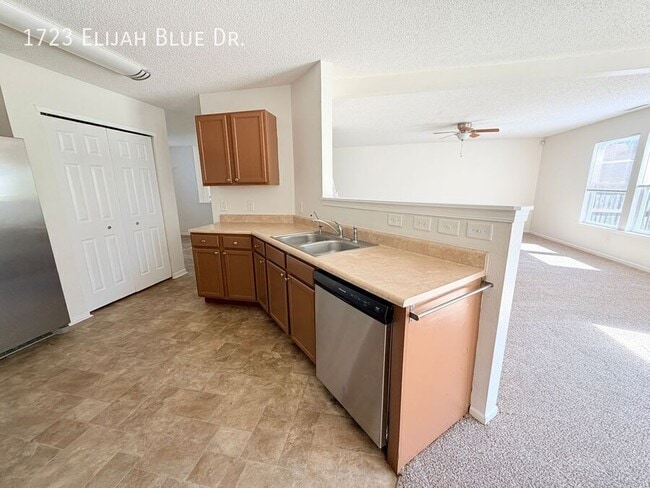 Building Photo - 1723 Elijah Blue Dr