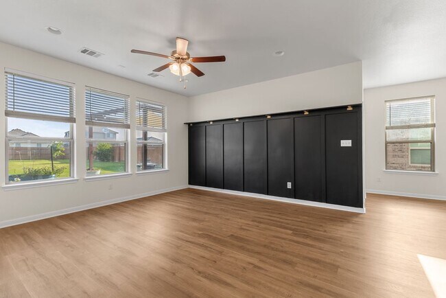 Building Photo - 5461 Vanner Path