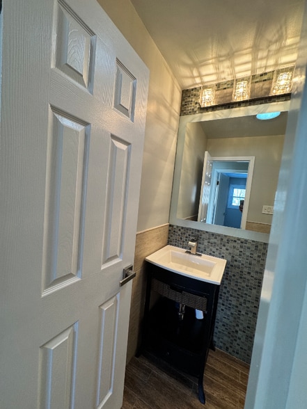 Building Photo - 1490 Highland Blvd