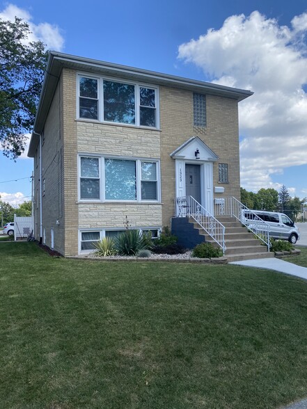 Primary Photo - 1323 W Cossitt Ave