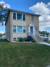 Building Photo - 1323 W Cossitt Ave