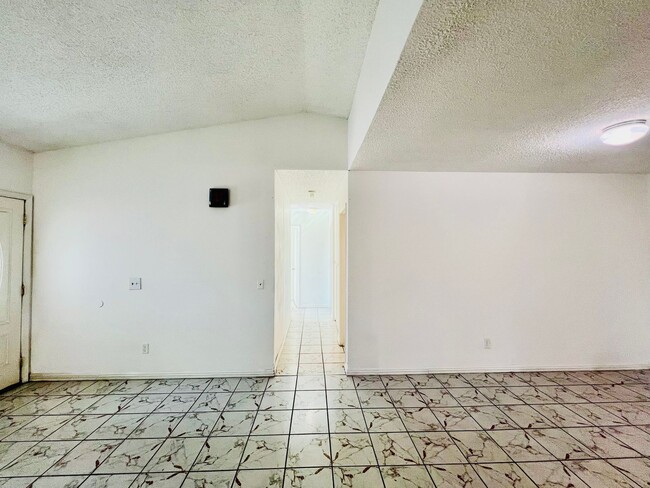 Building Photo - Newly Renovated 4 Bedrooms & 3 Baths