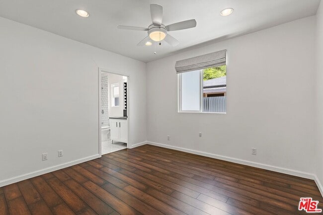 Building Photo - 2320 Belleglade Ave