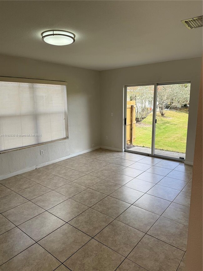 Building Photo - 7605 NW 38th Ct