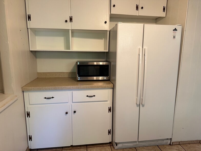 Building Photo - 2302 Willow Creek Dr