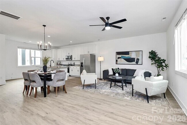 Building Photo - 1106 Ivan Dr