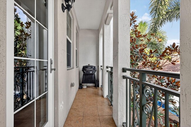 Building Photo - 2705 SW 119th Way