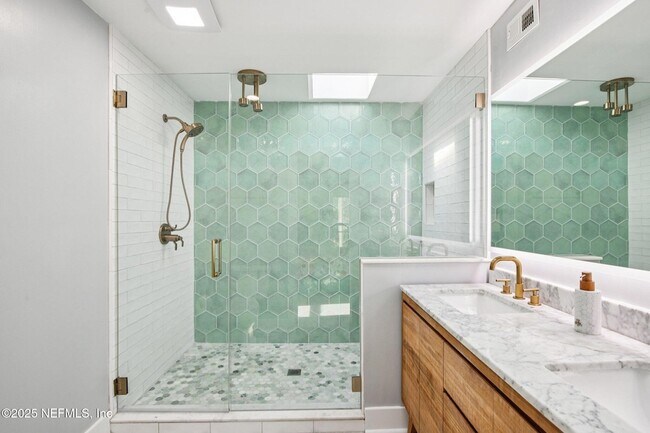 Building Photo - 248 11th St