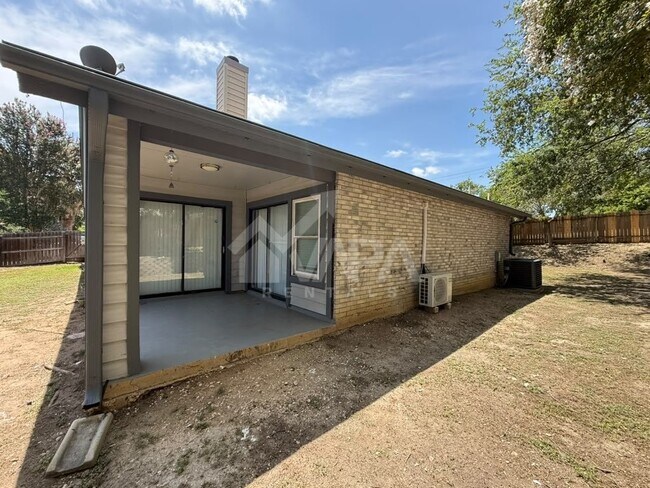 Building Photo - 9840 Logans Ridge Dr