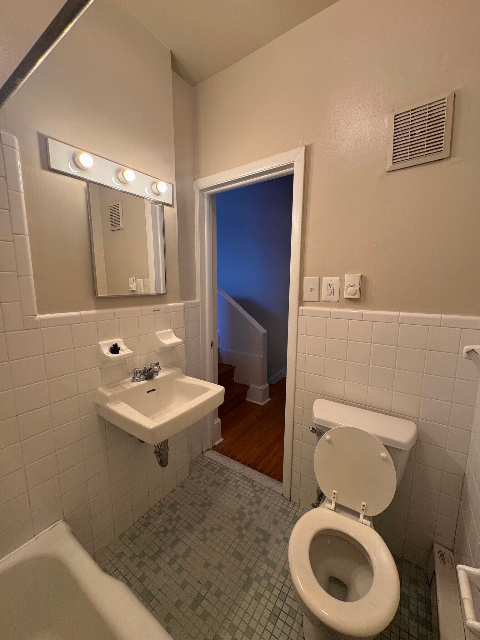 Building Photo - 3911 Pine St