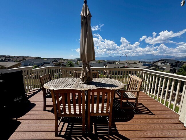 Building Photo - Stunning 5 Bedroom Home in Cordera with access to Community center with pool