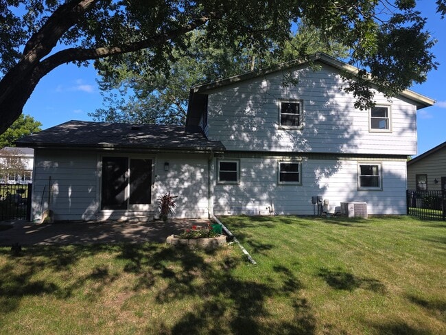 Building Photo - Mt Pleasant 4 bedroom