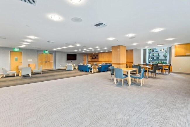 Building Photo - 13600 MARINA POINTE Dr