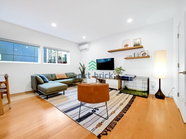 Building Photo - New Spacious 3 Bed 2.5 Bath Town home for Rent!