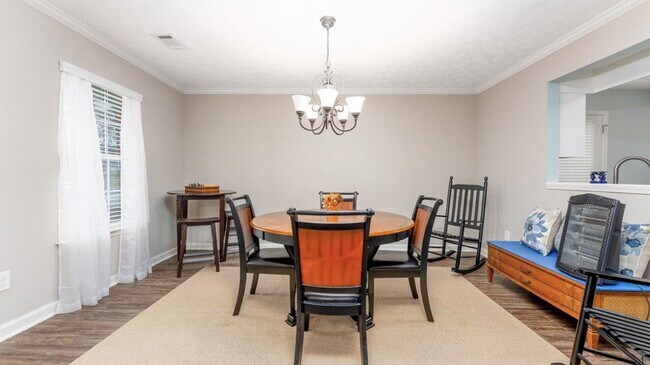Building Photo - 3BR/2BA — Fenced Yard, Gated Parking, Lawn & Pest Included | Available 7/27