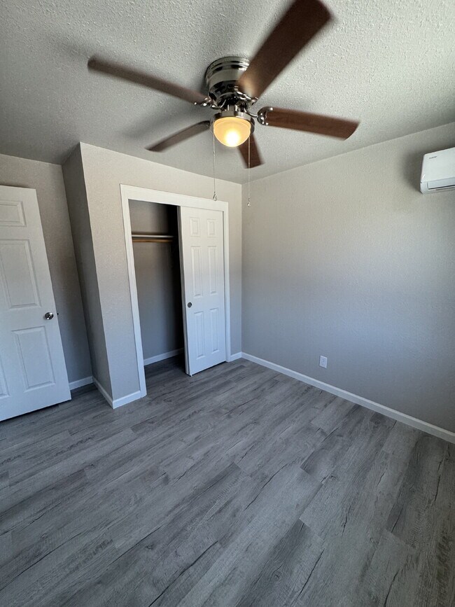 Building Photo - Now Available – Renovated 2 Bed / 1 Bath A...