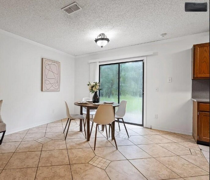 Building Photo - 8467 Santana Ct