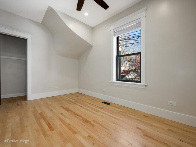 Building Photo - 2415 W Warner Ave