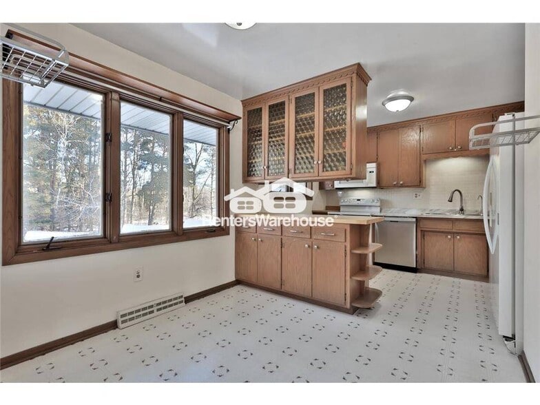 Building Photo - 1241 Holly Dr E