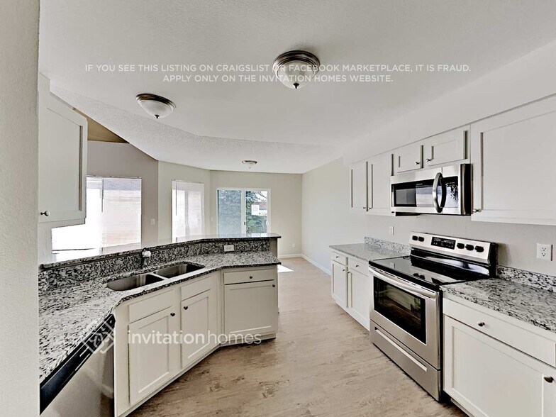 Building Photo - 8885 Cloverleaf Cir