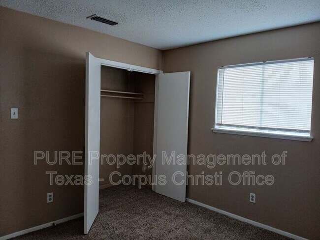 Building Photo - 421 Antares Dr