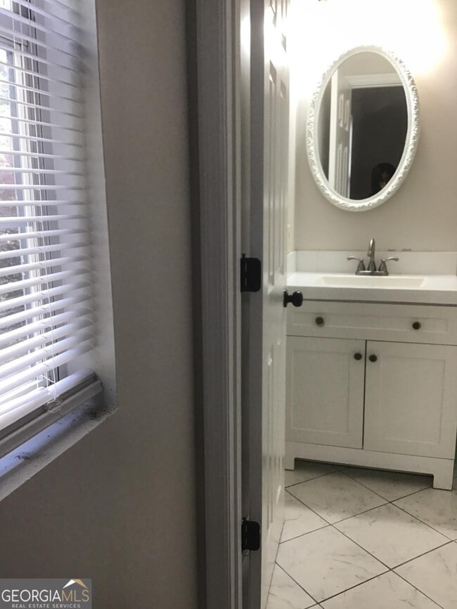 Building Photo - 6345 Peppermill Ln