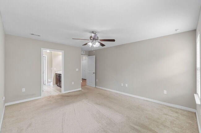 Building Photo - 426 Eisenhower Dr